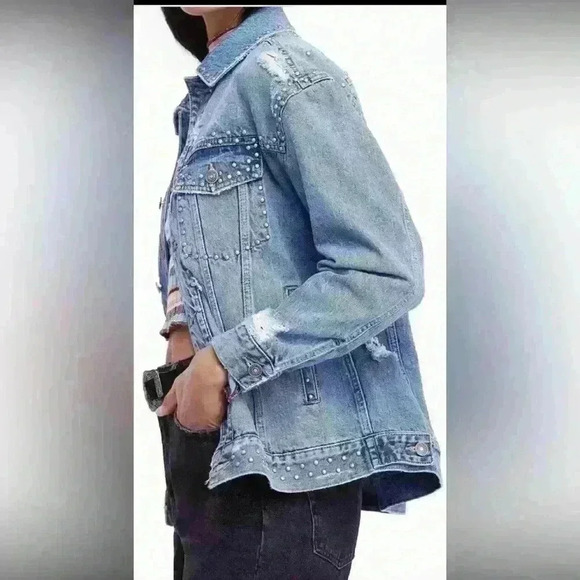 Free People Women’s Oversized Distressed Denim Jacket. Size small. - Picture 9 of 9